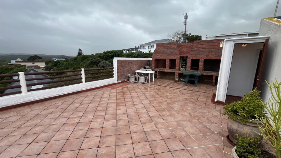 6 Bedroom Property for Sale in Oyster Bay Eastern Cape
